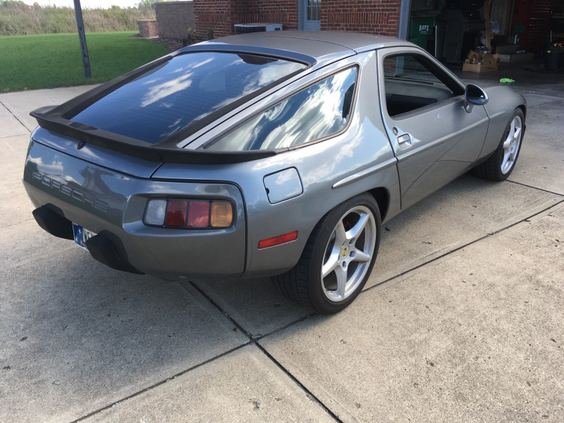 Illustration for article titled At $8,500, Could This 1985 Porsche 928 S Put Some Grand in Your Touring?